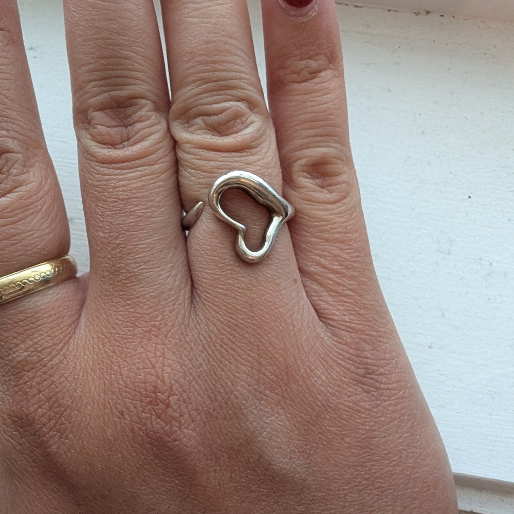 Tiffany & Co. Sculpted Silver Heart Ring Peretti Ring - Picture 4 of 5